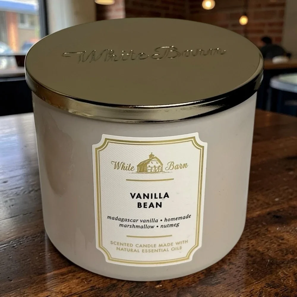 White Barn Bath & Body Works Vanilla Bean 3 Wick Scented Candle  14.5 oz lid